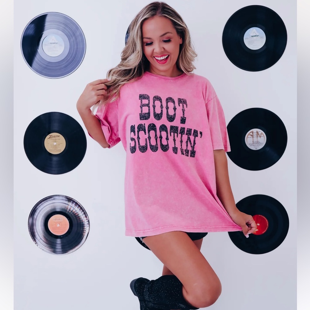 BOOT SCOOTIN' MINERAL WASH OVERSIZED GRAPHIC TEE - PINK
